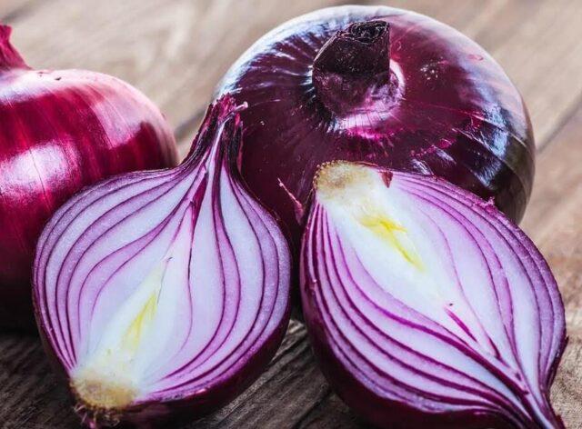 The difference between red onions and ordinary onions and white