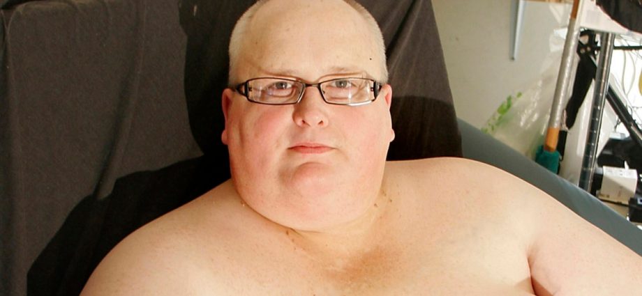 The heaviest man in the world fights for his health