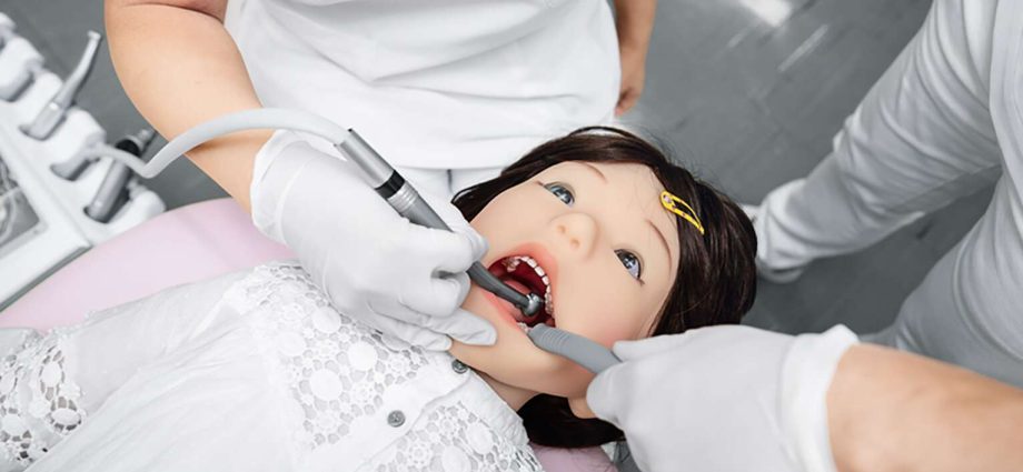 The hominid robot will help young dentists