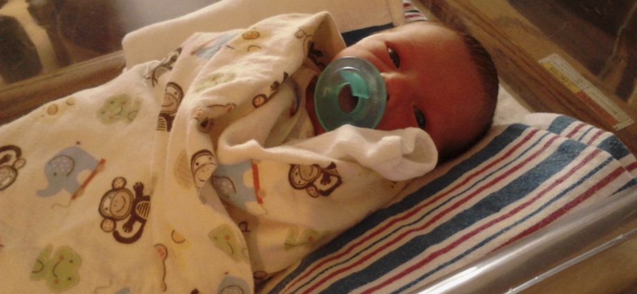 The mother of an infected newborn baby sued the hospital. The court issued the verdict