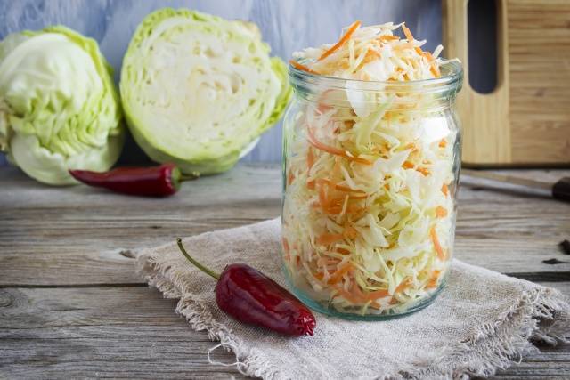 The recipe for homemade pickled cabbage is very tasty