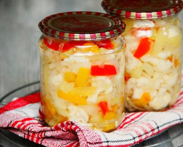 The recipe for homemade pickled cabbage is very tasty