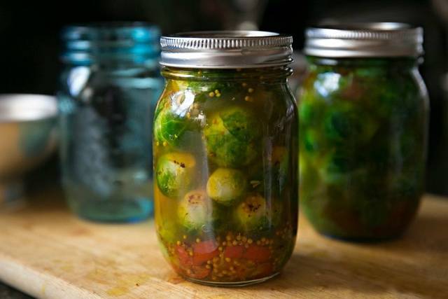 The recipe for homemade pickled cabbage is very tasty