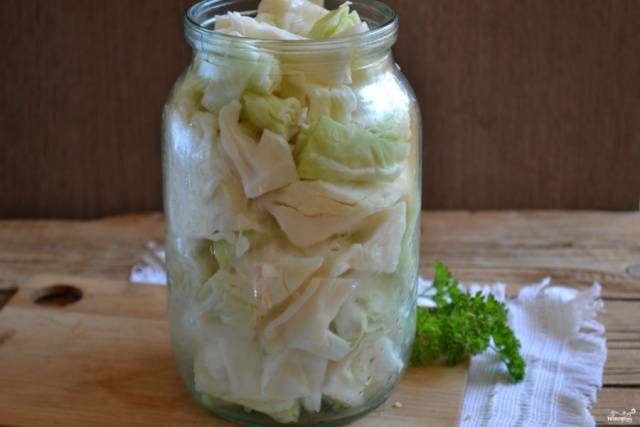 The recipe for homemade pickled cabbage is very tasty