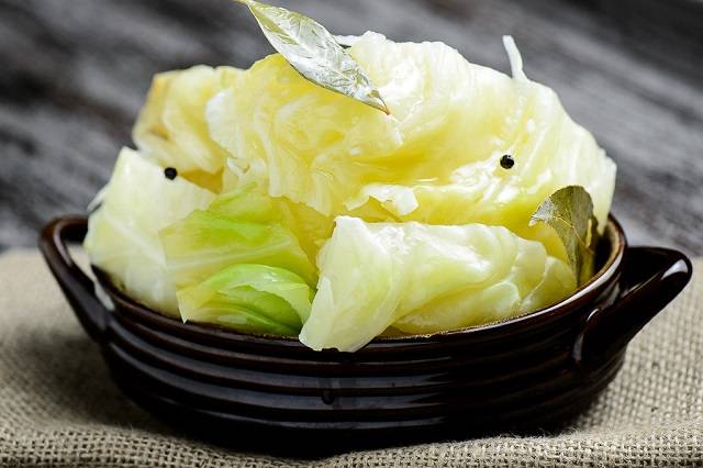 The recipe for homemade pickled cabbage is very tasty