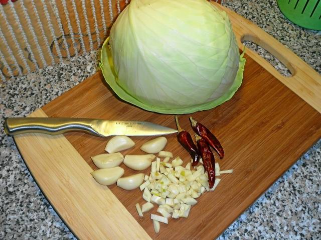 The recipe for homemade pickled cabbage is very tasty