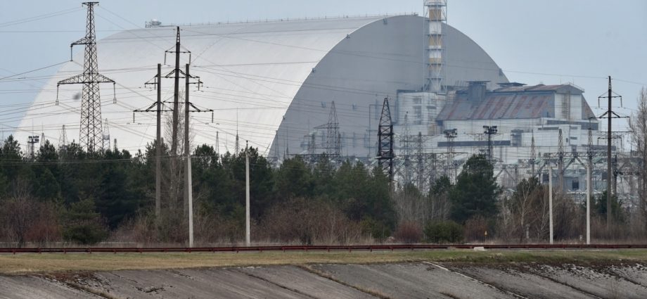 Ситуацията в Чернобил. Увеличаването на радиацията е резултат от движението на тежка техника