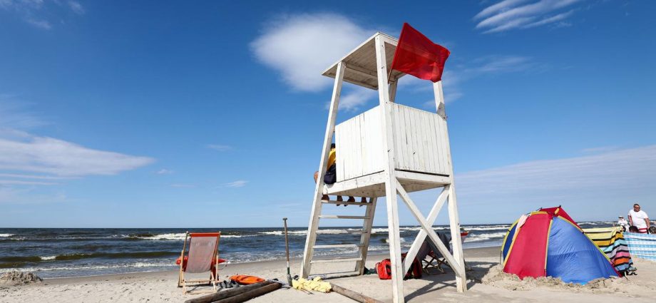 The surf in Jantar took people away. The lifeguard explains why