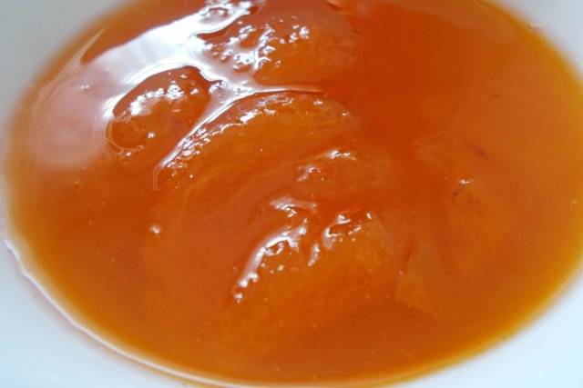 Thick apricot jam