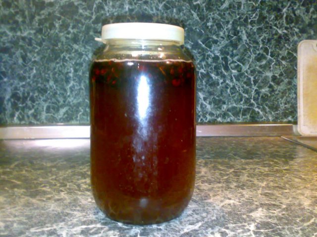 Tincture on hazelnuts on moonshine, alcohol, vodka