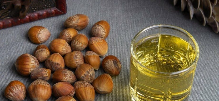 Tincture on hazelnuts on moonshine, alcohol, vodka