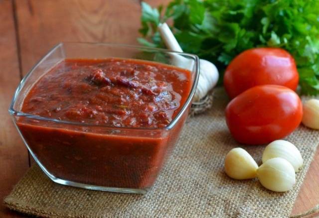 Tkemali with tomato paste: recipe 