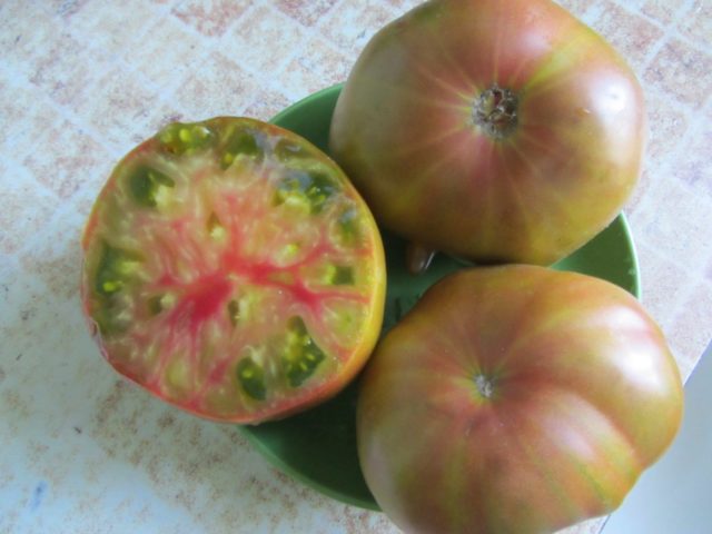 Tomato Black pineapple: characteristics and description of the variety, photo