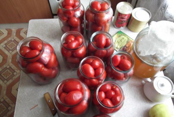 Tomatoes in own juice with tomato paste