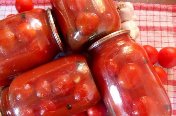 Tomatoes in their own juice without sterilization