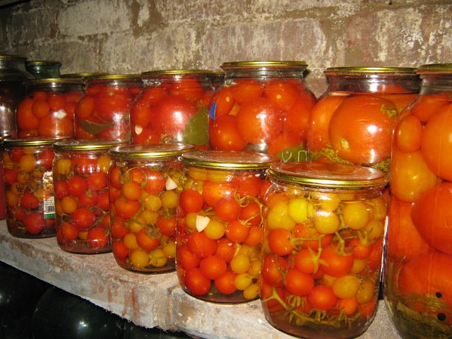 Tomatoes with citric acid