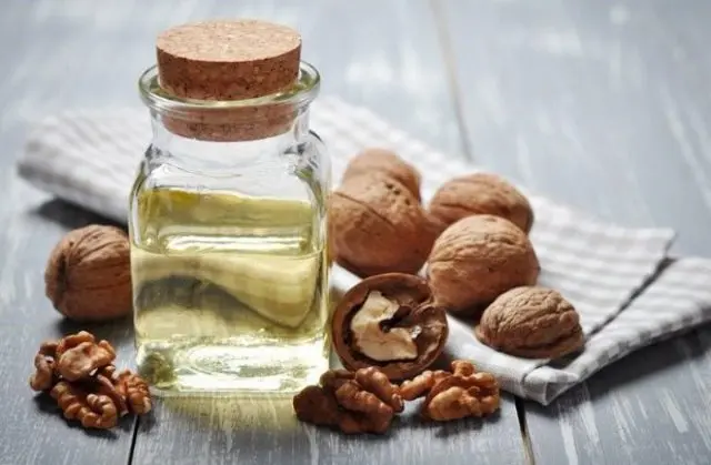 Treatment with walnut tincture