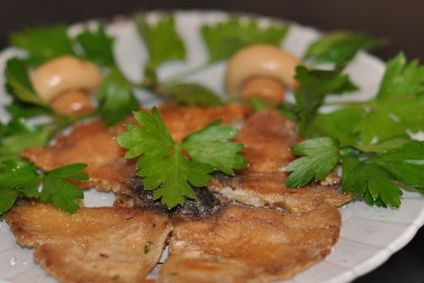 Umbrella mushrooms fried in batter