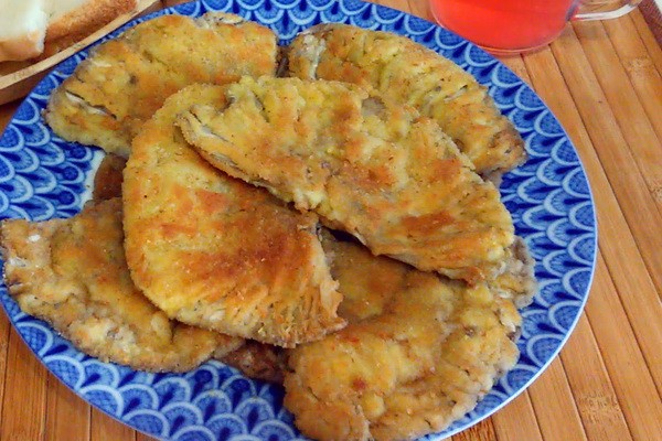 Umbrella mushrooms fried in batter