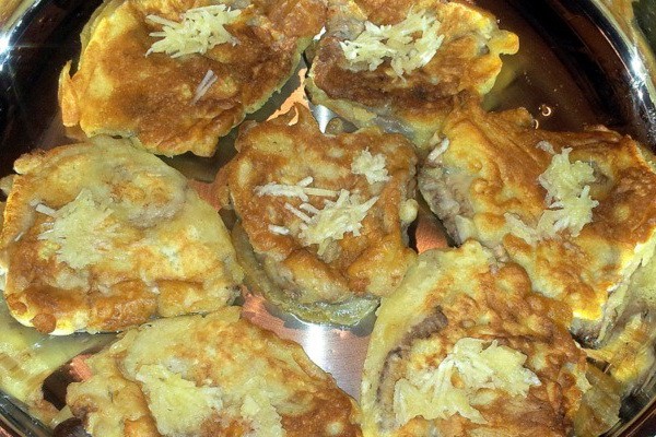 Umbrella mushrooms fried in batter