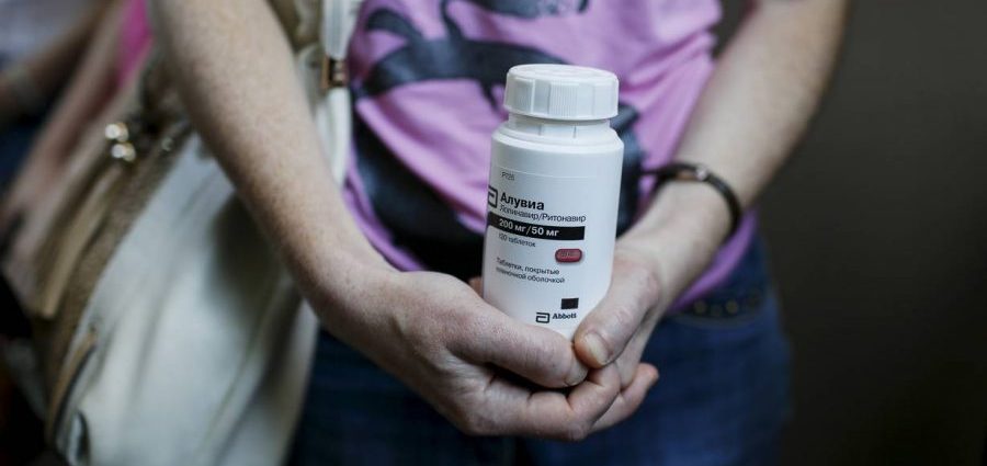 UNAIDS: drugs for HIV-infected in Ukraine will be enough for a few weeks. What does it mean?