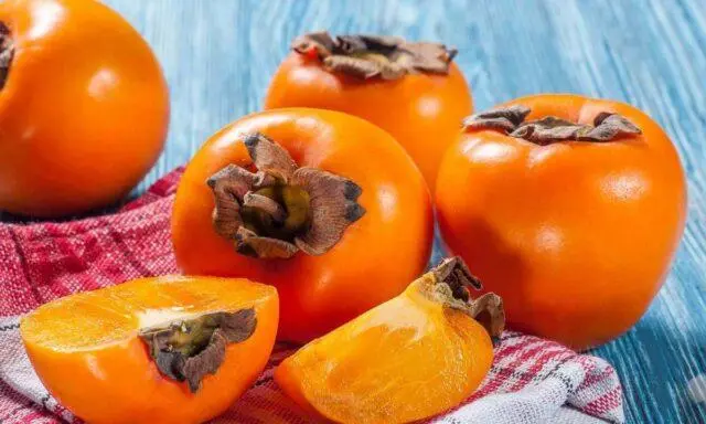Unripe persimmon: how to bring to maturity, does it ripen at home