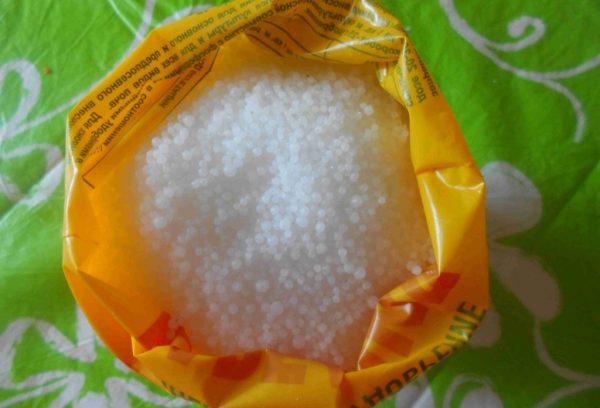 Urea: application of fertilizer in the garden, methods of use