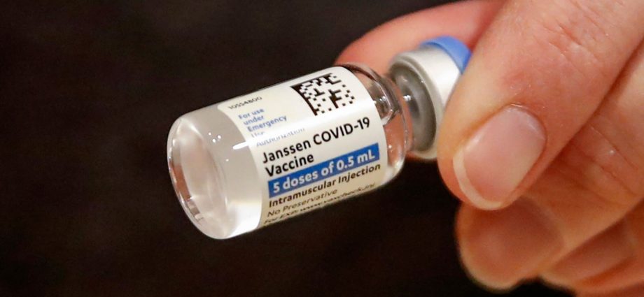 USA: CDC and FDA call to stop vaccination with Johnson &#038; Johnson. The reason for the subsequent cases of thrombosis