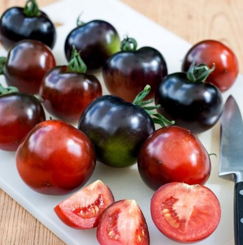 Varieties of black tomatoes with photos and descriptions