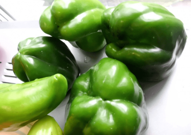 Varieties of green sweet pepper