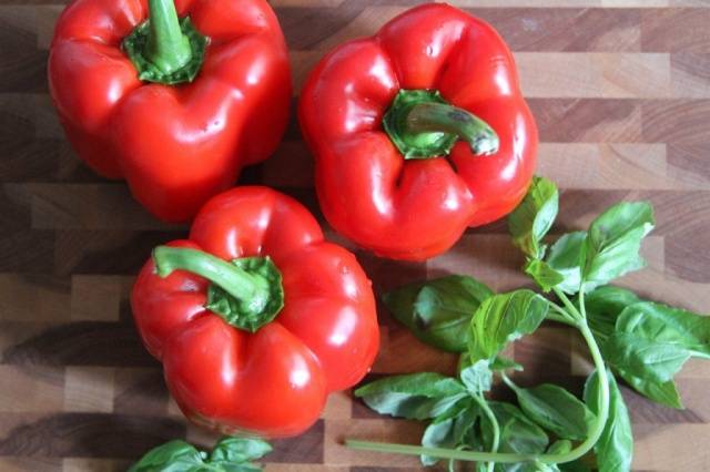 Varieties of red sweet long pepper