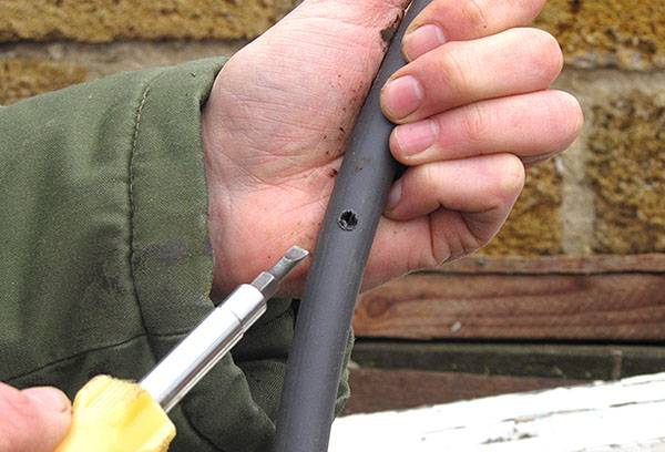 Vertical bed for strawberries from a pipe