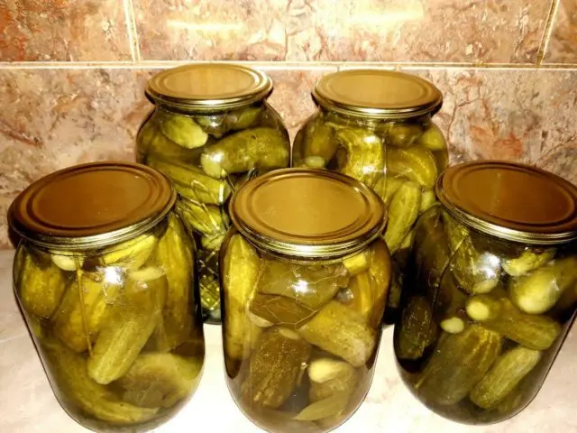 Villainous and crispy cucumbers with vodka: pickling and pickling recipes