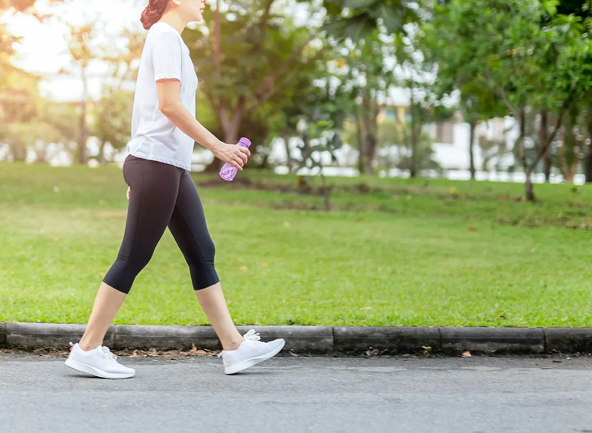 Walking helps you lose weight and get rid of the meninges. How to do it?