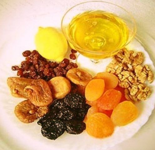 Walnut with honey: recipes for men and women