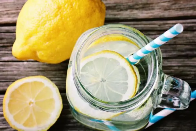 Water with lemon for weight loss: reviews and recipes