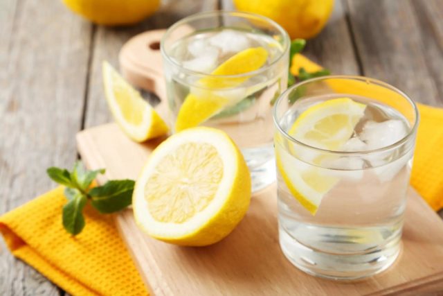 Water with lemon for weight loss: reviews and recipes