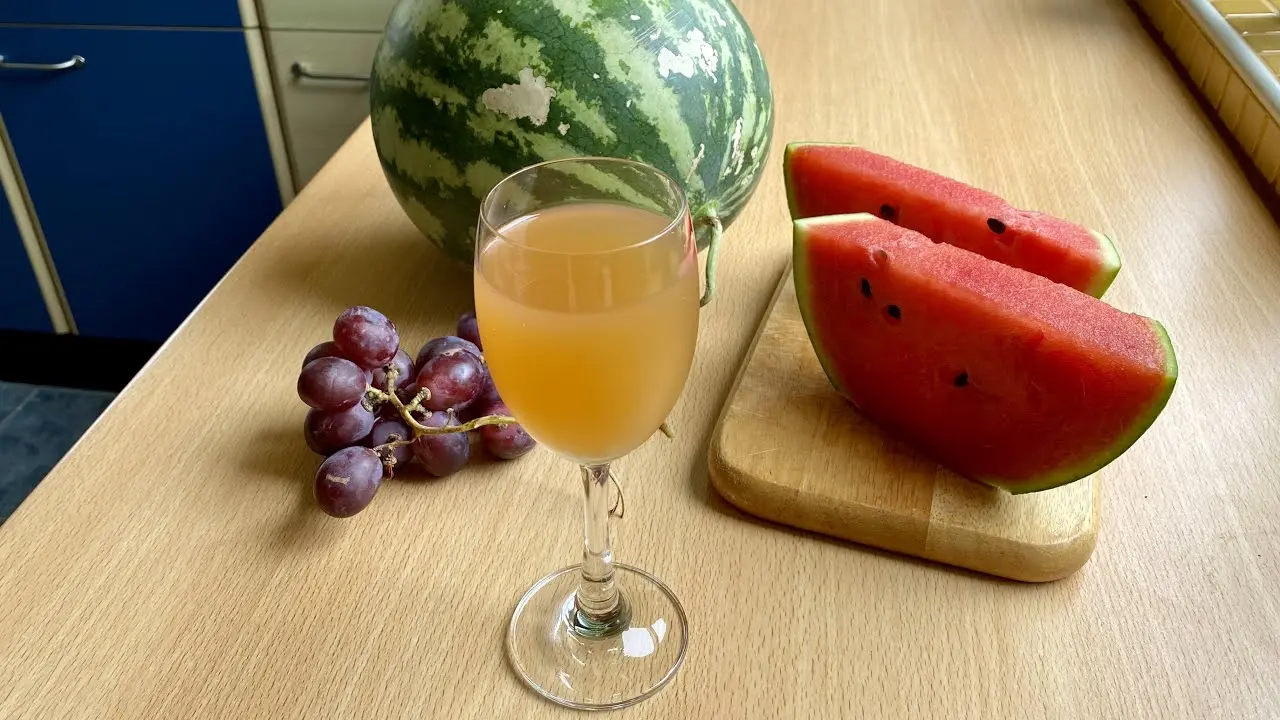 Watermelon wine at home: a simple recipe