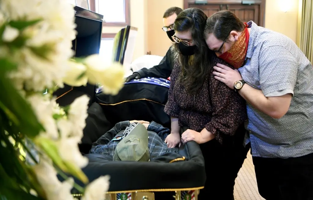 What are funerals of those who died from COVID-19? «Closed coffin with glass, body in double bag»