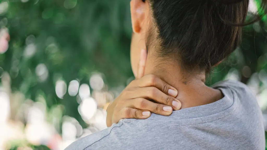 What are the causes of left neck pain?