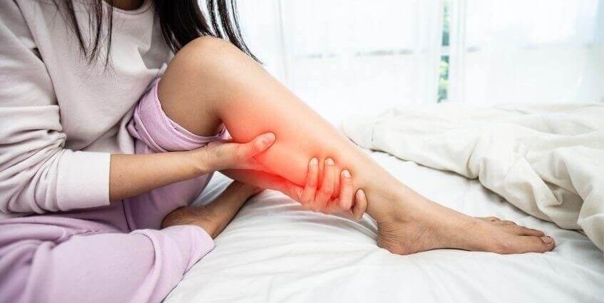 What causes leg pain at night?