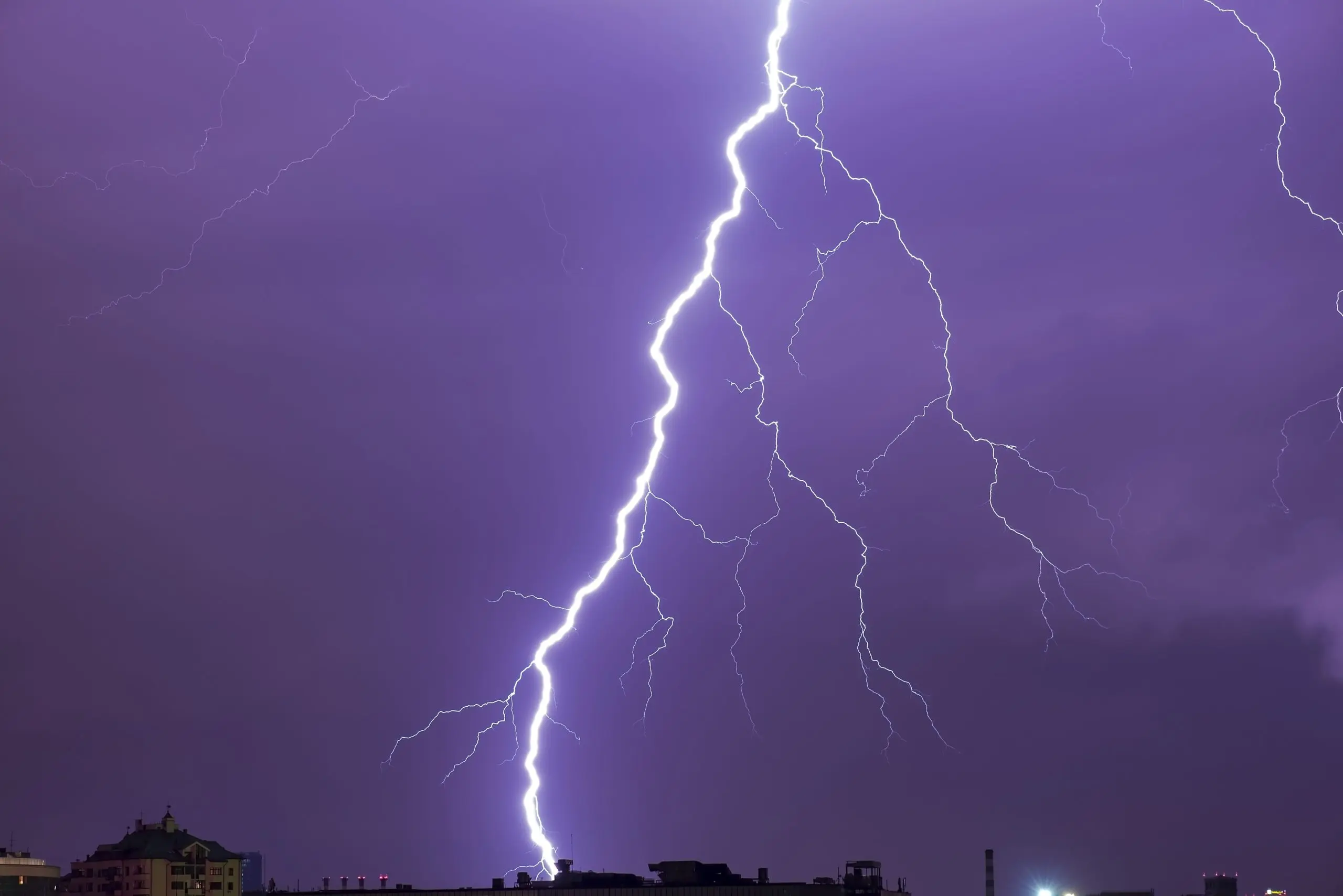 What happens to the body when lightning strikes it? Black eyes are the beginning