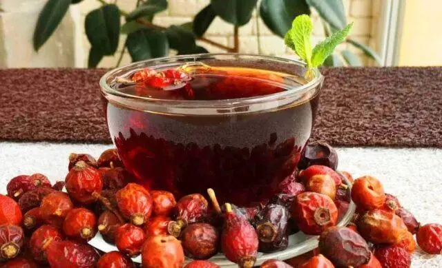 What is useful and how to cook compote from dried and fresh rose hips