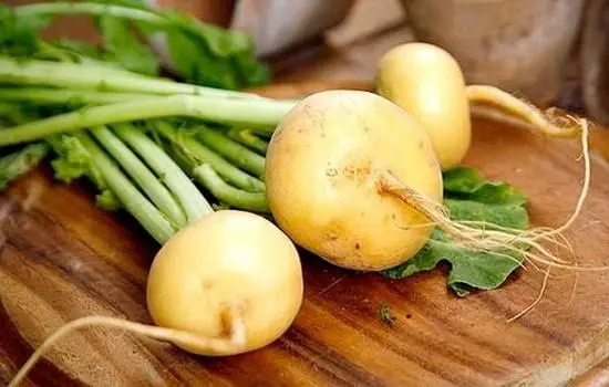 What is useful turnip for the human body: composition, calorie content of raw, boiled, stewed