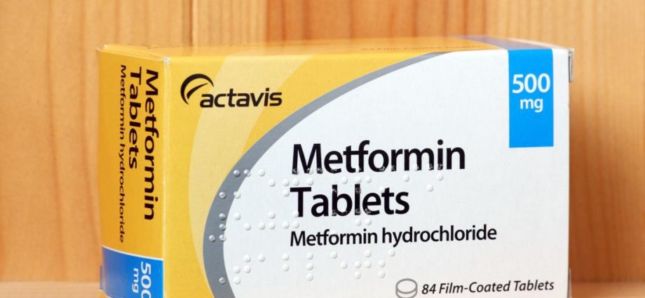 What might be the risk of stopping metformin use?