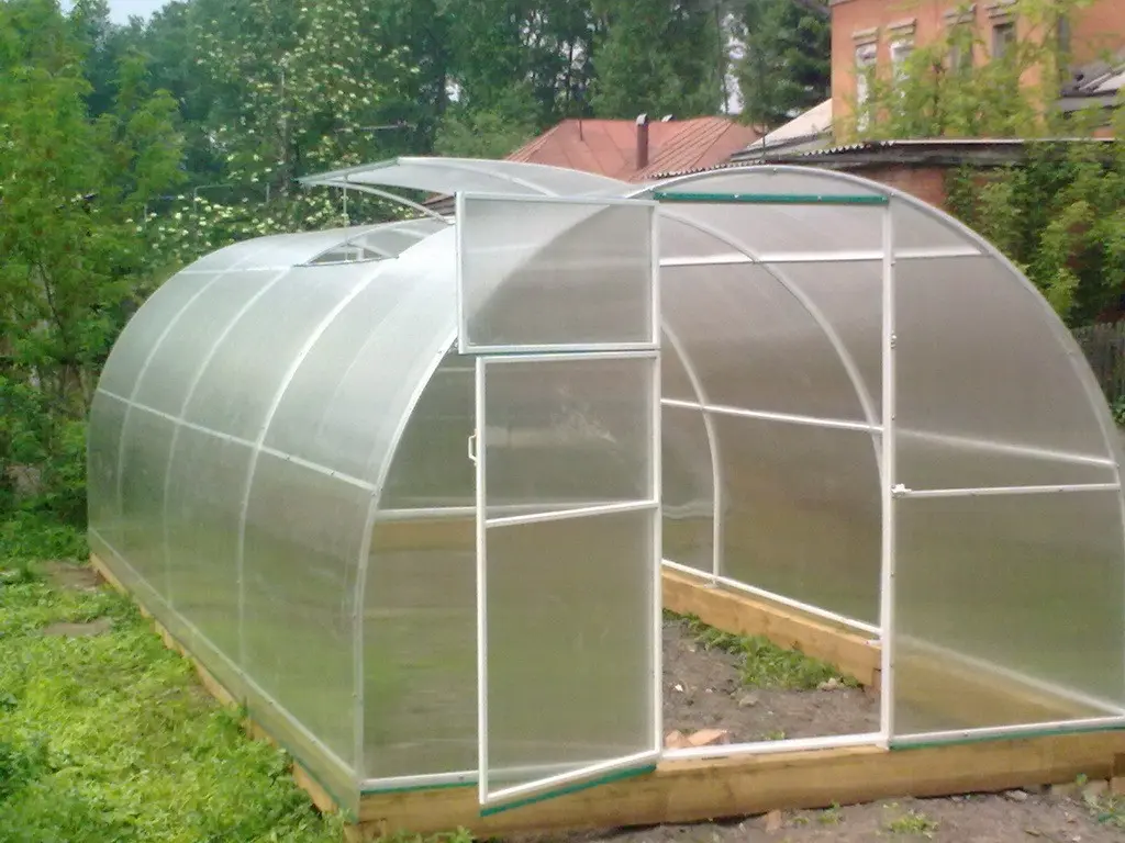 What thickness of polycarbonate is better to use for a greenhouse?