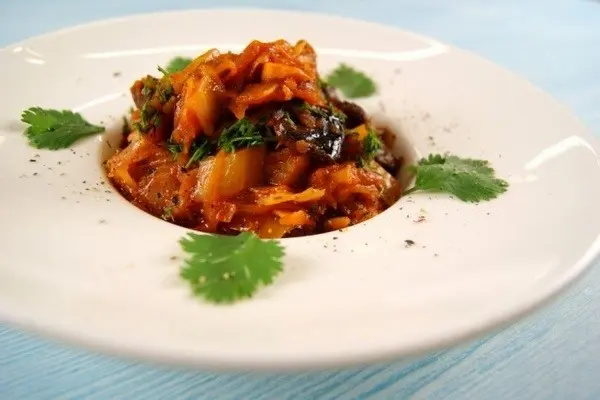 What to cook from mushrooms and cabbage: recipes