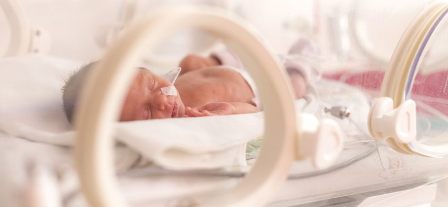 When a premature baby is born, that is, the difficult beginnings of motherhood