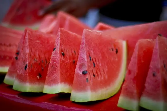 When do watermelons of different varieties ripen and how to choose a ripe one?