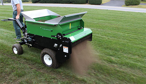 When to fertilize the lawn: timely care of the infield